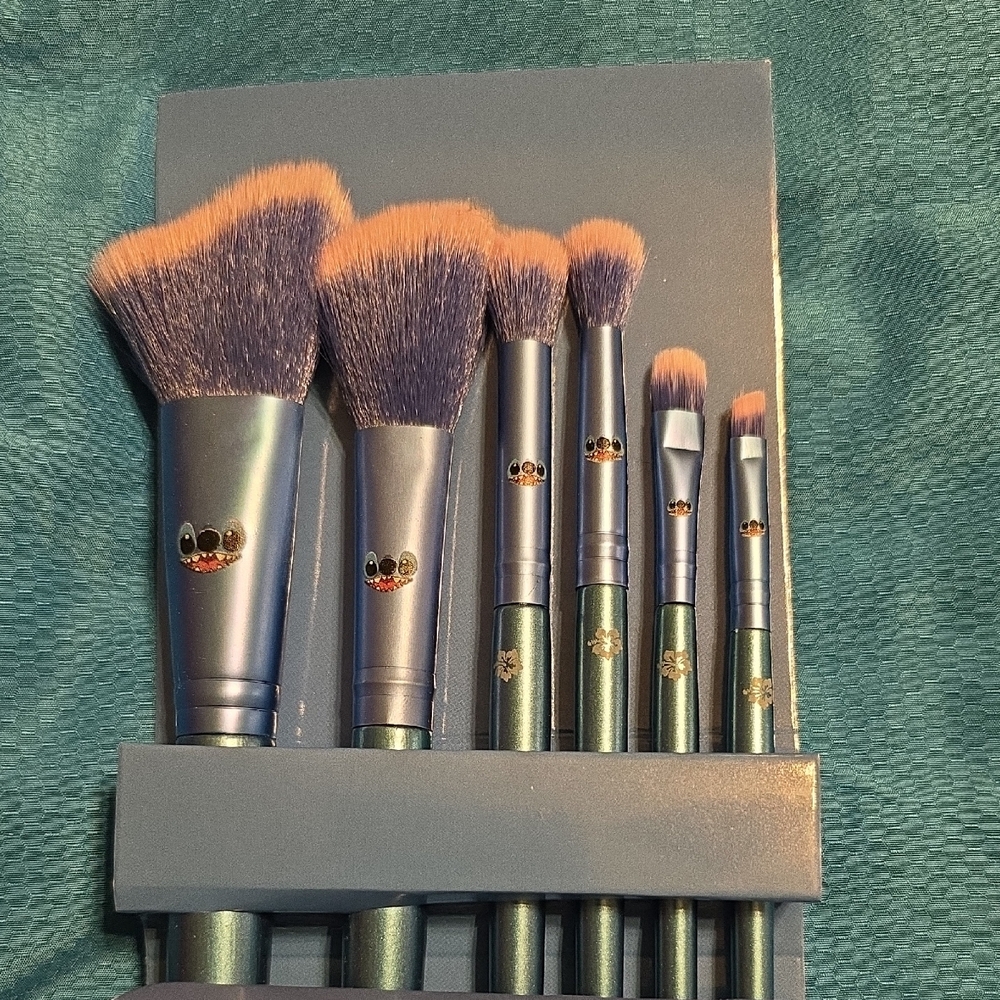 Stitch Makeup Brush Set - Blue and Pink - Picture 2 of 2